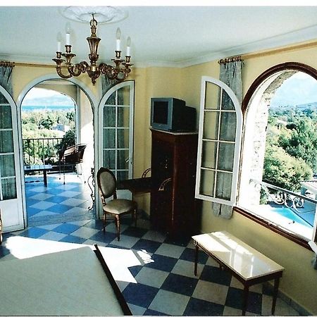 לינה וארוחת בוקר קאלבי The Manor מראה חיצוני תמונה