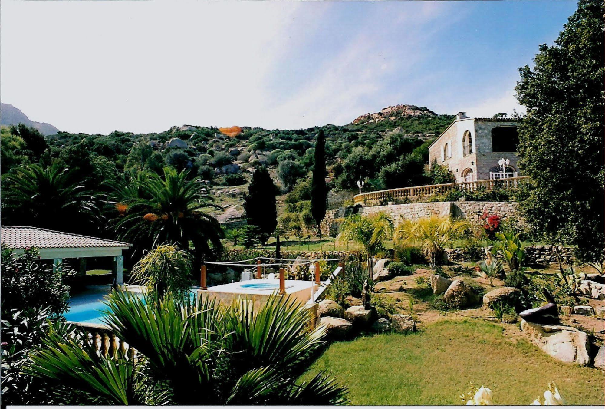 לינה וארוחת בוקר קאלבי The Manor מראה חיצוני תמונה