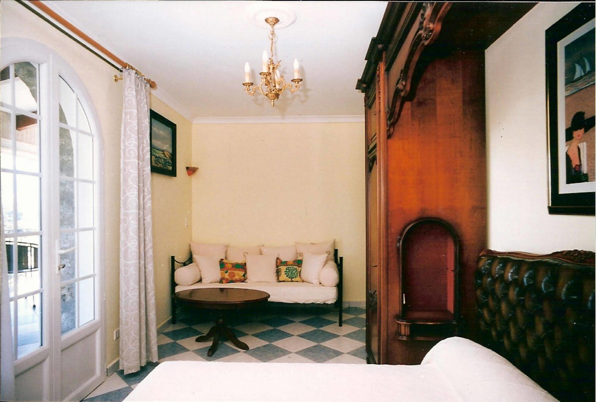 לינה וארוחת בוקר קאלבי The Manor מראה חיצוני תמונה