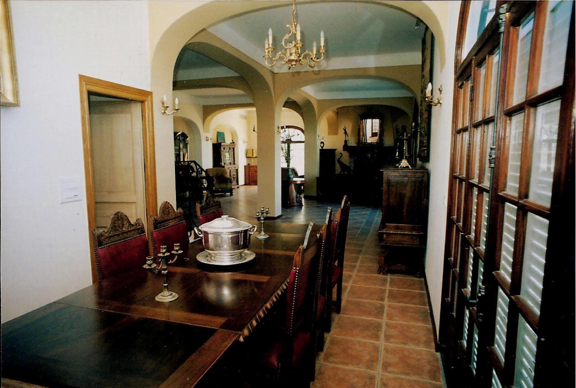 לינה וארוחת בוקר קאלבי The Manor מראה חיצוני תמונה