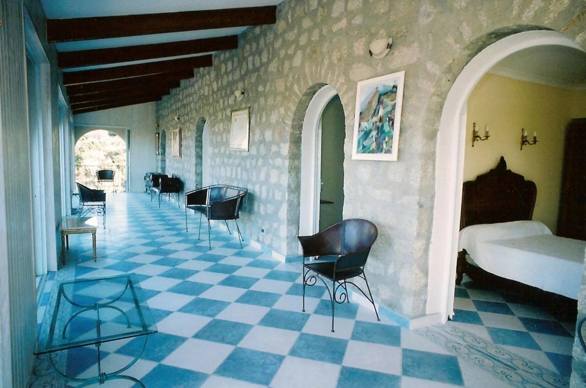לינה וארוחת בוקר קאלבי The Manor מראה חיצוני תמונה
