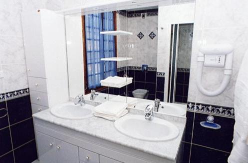 לינה וארוחת בוקר קאלבי The Manor מראה חיצוני תמונה